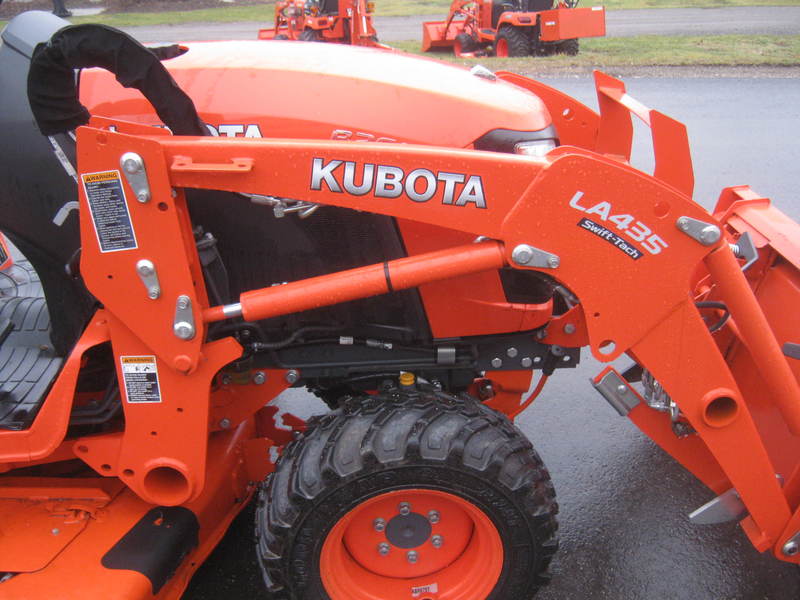 Tractors - Compact  Kubota B2601 Tractor  Photo